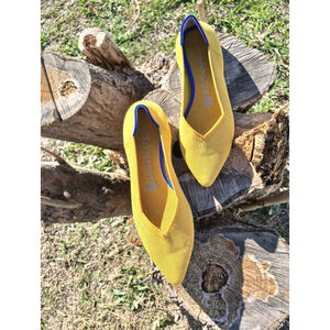 Rothys Goldenrod Pointed Flats ll EUC Deadstock Vegan Sustainable fashion